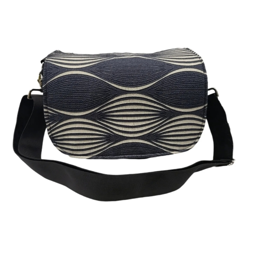 Capturing Couture Zip|Switch Camera Bag - Picture 2 of 11
